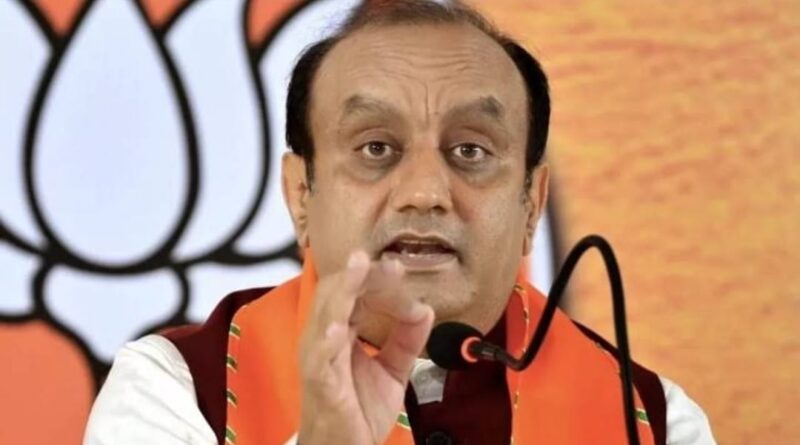 “राहुल गांधी की पार्टी और उनके खानदान के कारनामे आजाद हिंदुस्तान के कैलेंडरों में सरेंडर से भरे पड़े हैं” – तीखा वार किया सुधांशु त्रिवेदी ने
