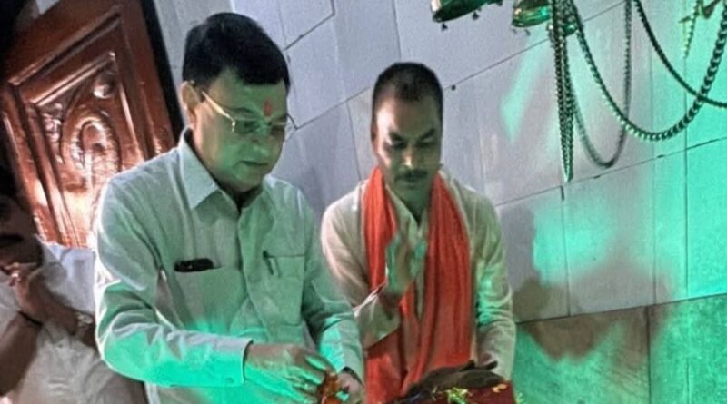 मां मड़वारानी दाई के गूंजे जयकारे, लखनलाल देवांगन ने माथा टेका किए पिंडी दर्शन