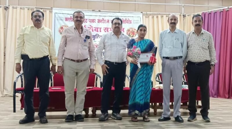 एचटीपीएस में सेवानिवृत्त भृत्य को दी गई विदाई