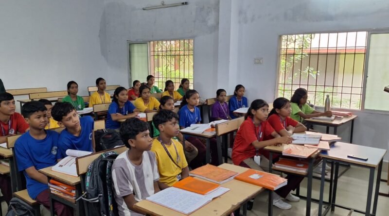 शिक्षक दिवस पर कलेक्टर कुणाल दुदावत बने शिक्षक, विद्यार्थियों को पढ़ाया मेहनत और अनुशासन का पाठ
