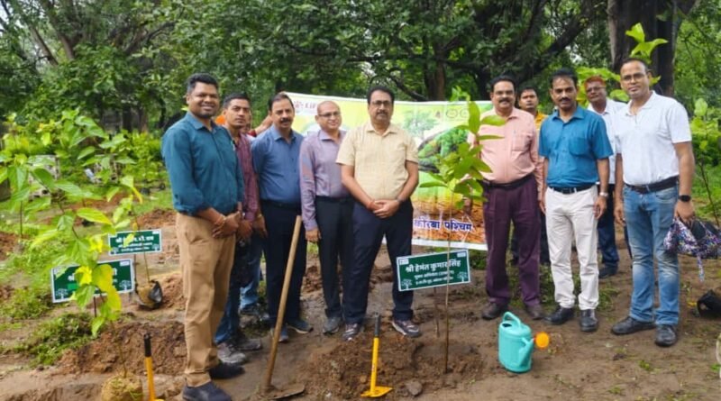 एचटीपीएस में सेवा संकल्प अभियान, कार्यपालक निदेशक एच.के. सिंह ने लगाया साल का पौधा